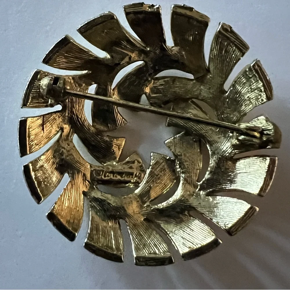 Vintage Corocraft Gold Wreath Brooch